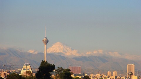 برج_میلاد_و_کوه_دماوند_از_آزادراه_تهران_کرج_-_panoramio